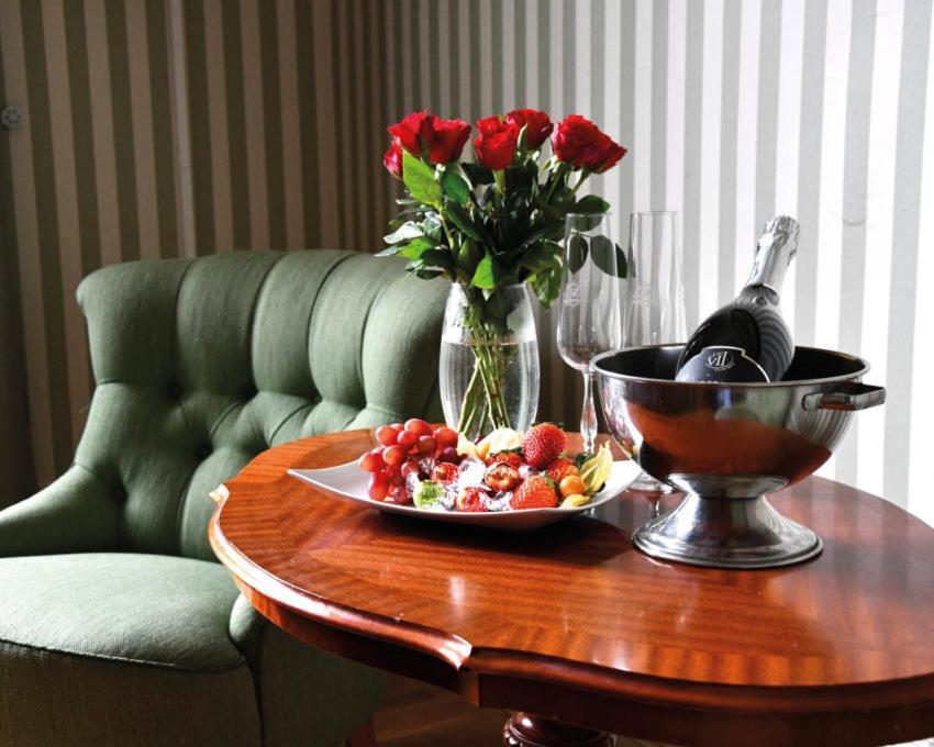 Kisa Waerdshus & Hotell Buitenkant foto